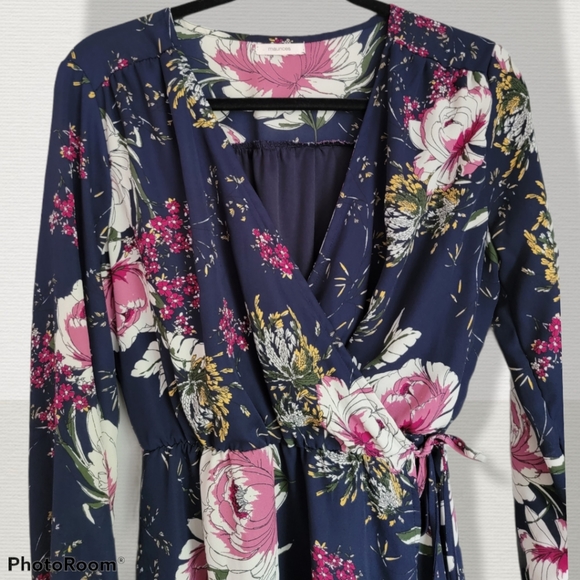 Beautiful Maurice's navy wrap dress, size small - Picture 9 of 9